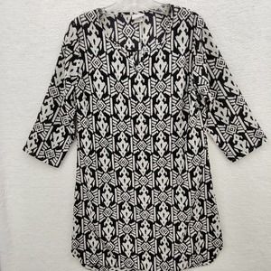 Womens Aztec Print Shift Dress Size M Black White 3/4 Sleeve Knee Length Rayon